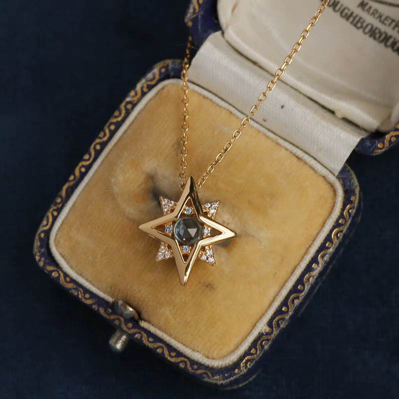 Collar artesanal de Kemstone con diseño original de estrella en el mar de personas: topacio azul y circonita, colgante vintage de plata de ley bañada en oro, 45 cm.