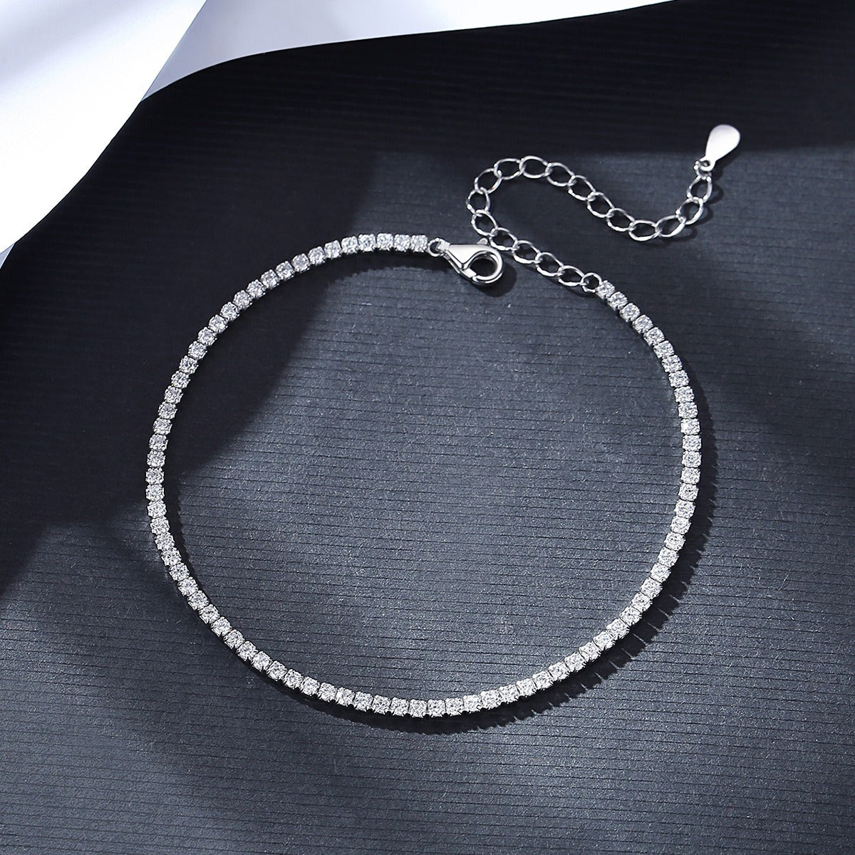 Pulsera de plata de ley con diseño original artesanal de Kemstone, cadena de tenis con incrustaciones de diamantes y circonitas cúbicas blancas.