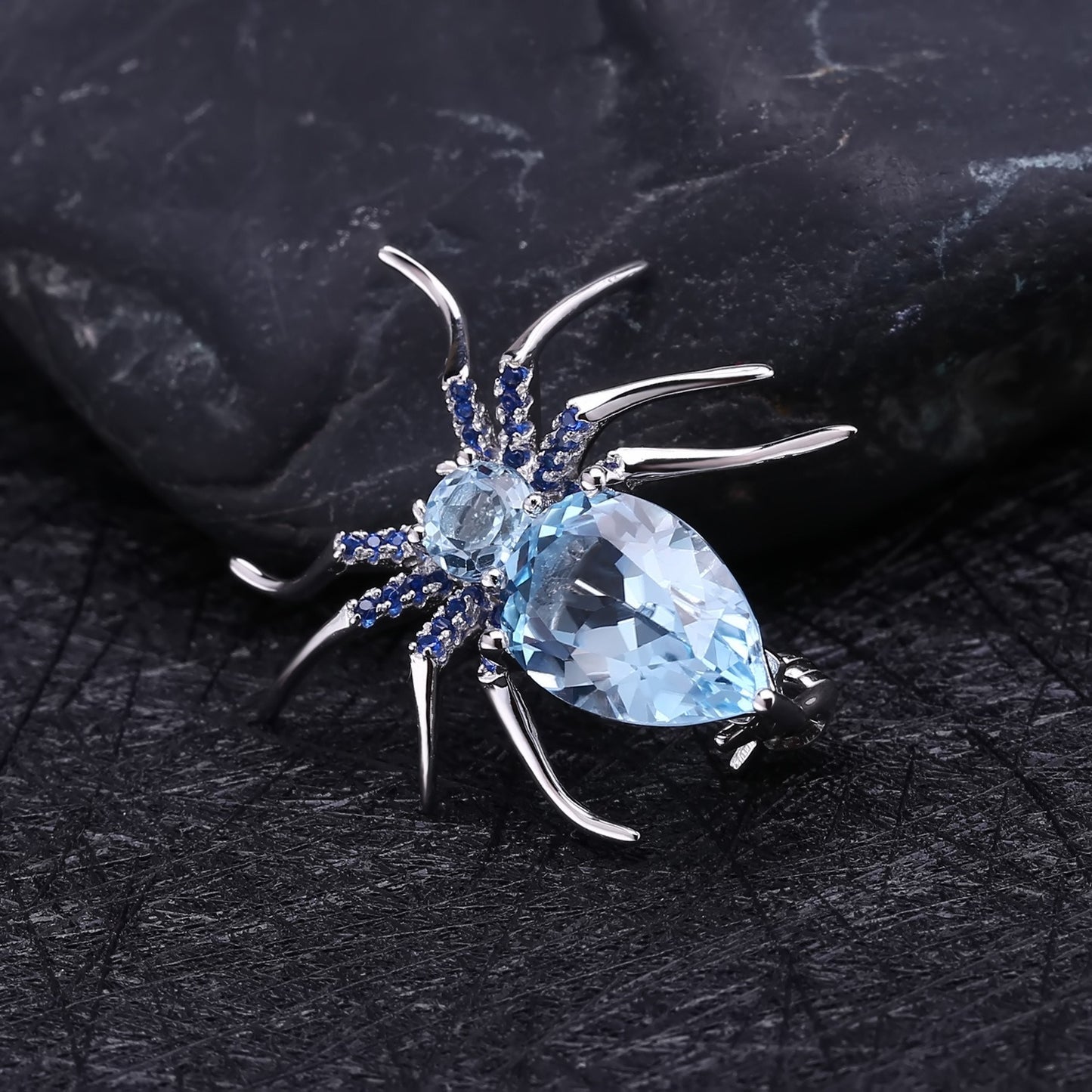 Broche de araña de plata de ley 925 con diseño original artesanal de Kemstone y topacio azul cielo de 5,36 ct - Joyería de la serie Insectos, K245024P