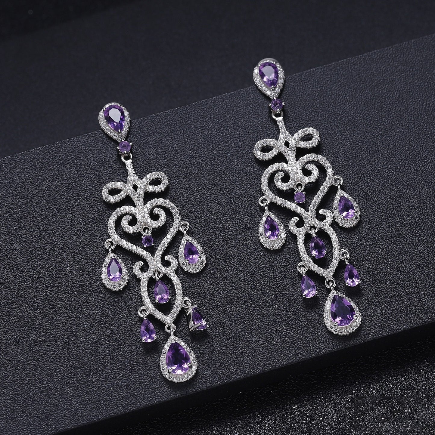 Pendientes de araña de amatista natural con diseño original, hechos a mano por Kemstone, con detalles de circonita cúbica. Elegantes pendientes colgantes de piedras preciosas, K245022E.