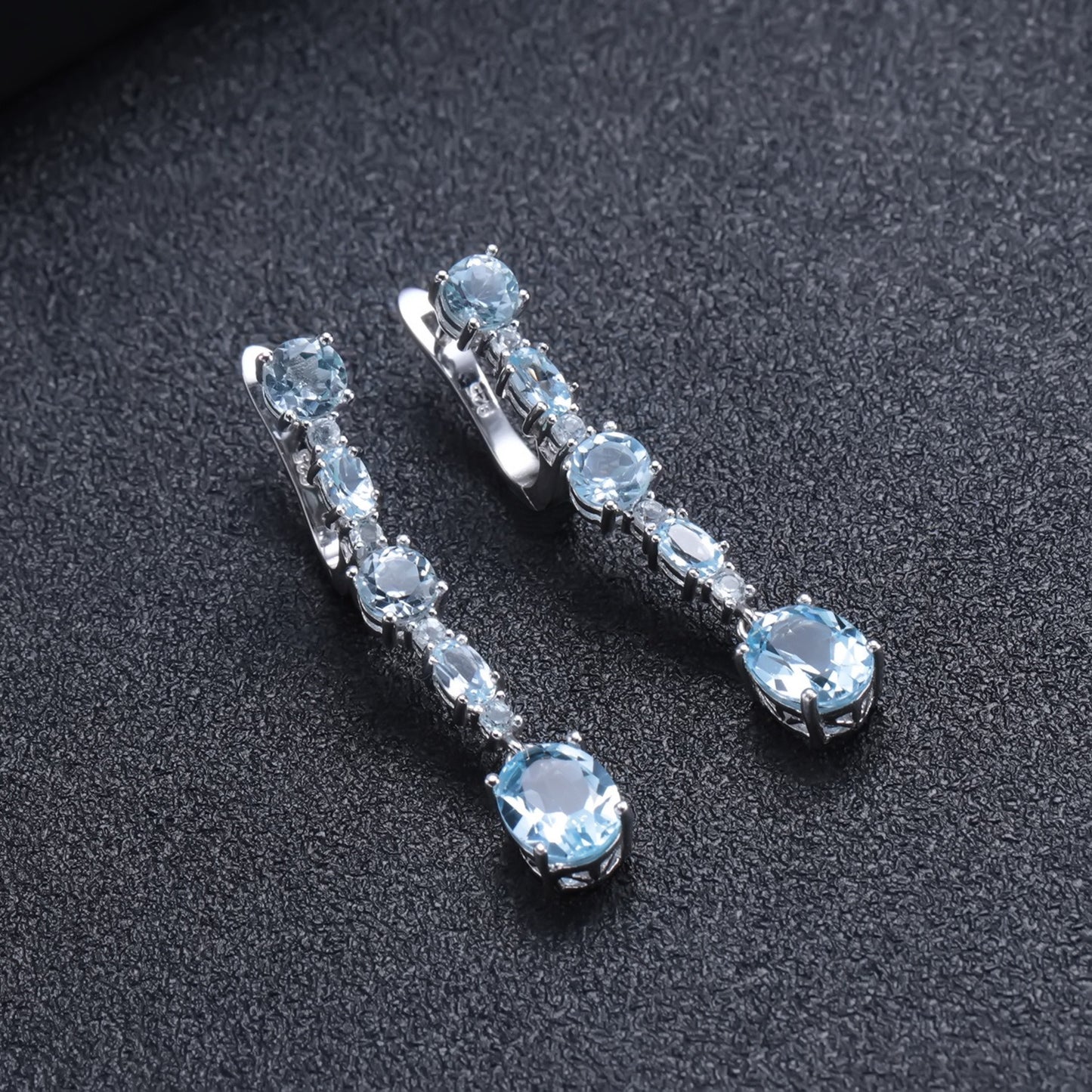 Pendientes de topacio azul de diseño original hechos a mano por Kemstone: pendientes colgantes de piedras preciosas naturales, pendientes de gancho francés de plata de ley S925 para mujer