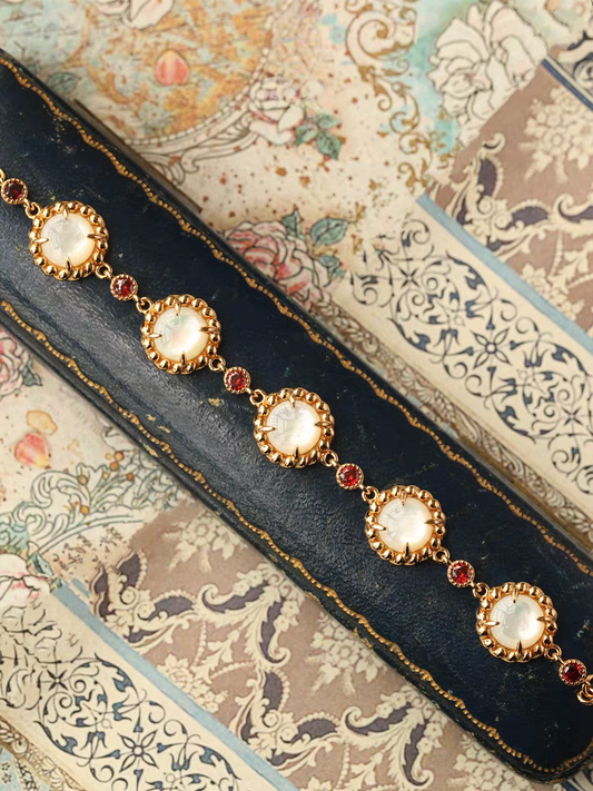 Pulsera de plata de ley 925 de inspiración vintage con diseño original de Culaccino, hecha a mano por Kemstone, con nácar blanco o concha Aurora.