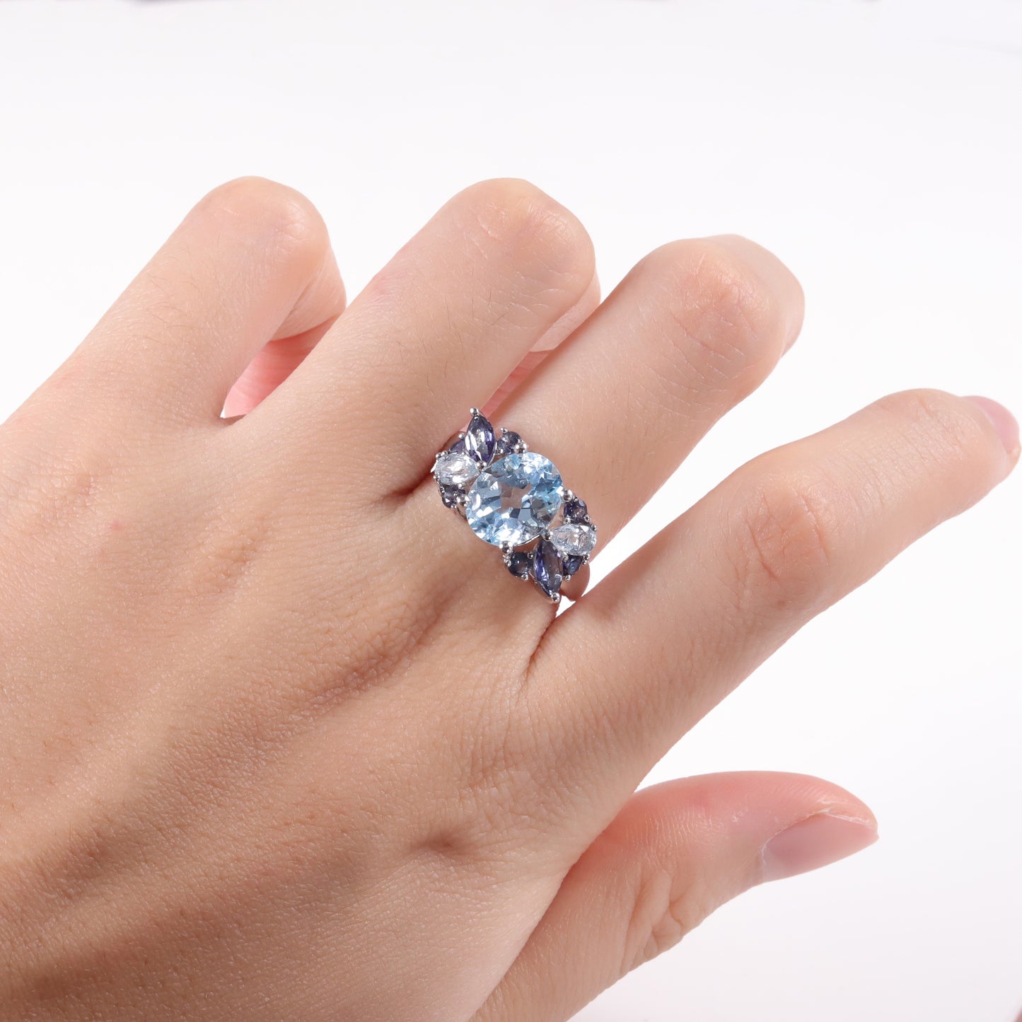 Anillo ajustable de topacio azul cielo floral con detalles de cuarzo místico, diseño original artesanal de Kemstone, 3,47 quilates, K244301R
