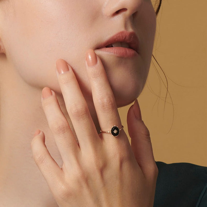 Anillo de ónix negro vintage de diseño original artesanal de Kemstone - Plata S925 ajustable con baño de oro de 10 quilates