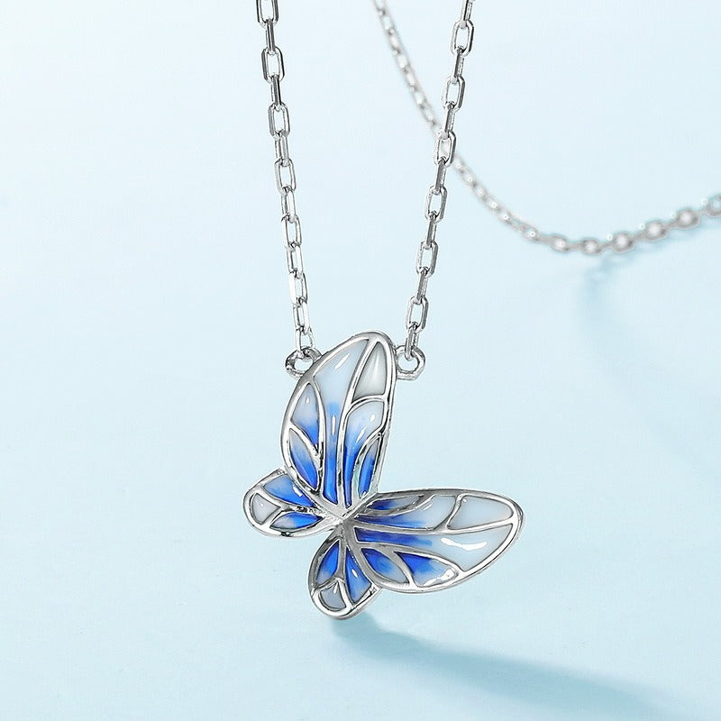 Collar con colgante de esmalte de diseño original, hecho a mano por Kemstone - Diseño floral de iris azul, joyería de plata de ley 925 para mujer, 45 cm