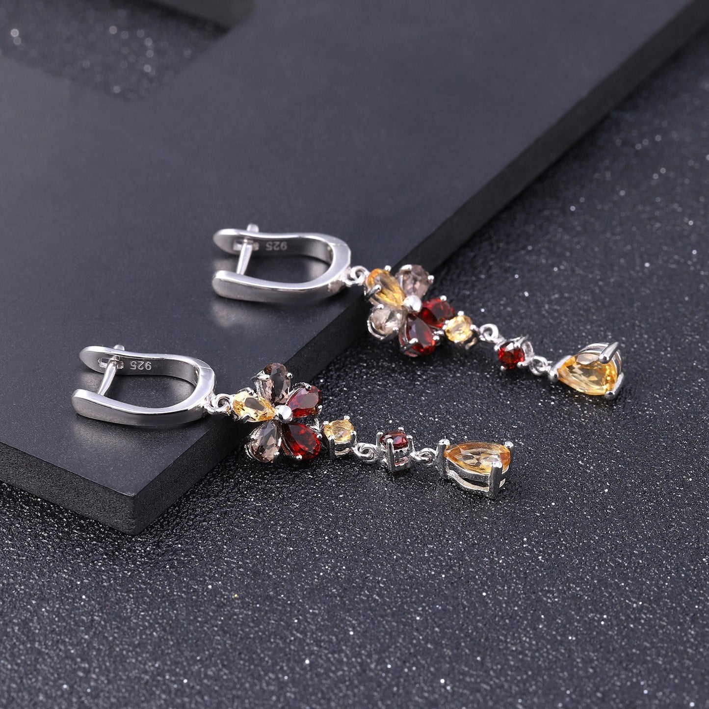 Pendientes colgantes de citrino natural de estilo clásico, hechos a mano, con diseño original de Kemstone y detalles de cuarzo ahumado y granate | Plata de ley 925