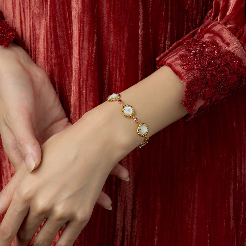 Pulsera de plata de ley 925 de inspiración vintage con diseño original de Culaccino, hecha a mano por Kemstone, con nácar blanco o concha Aurora.