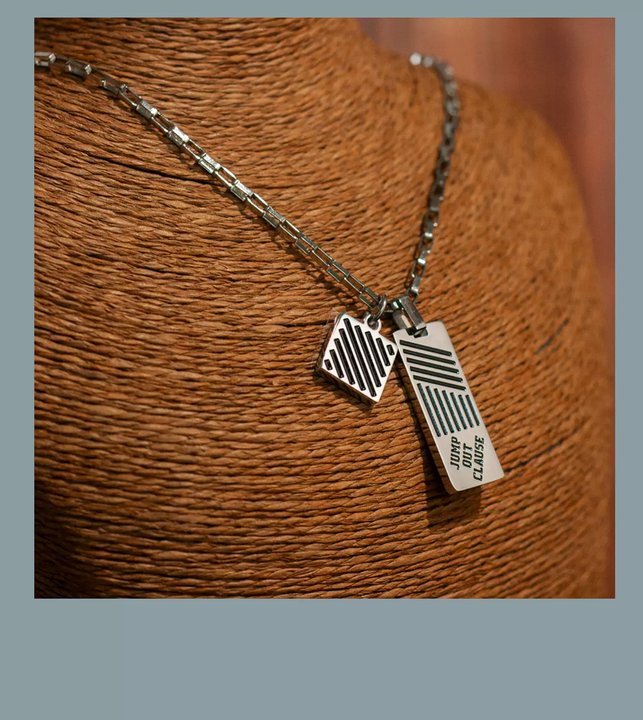 Collar con doble colgante Kemstone de acero inoxidable retro para hombre - Cityboy Urban Street Style NWN-0834