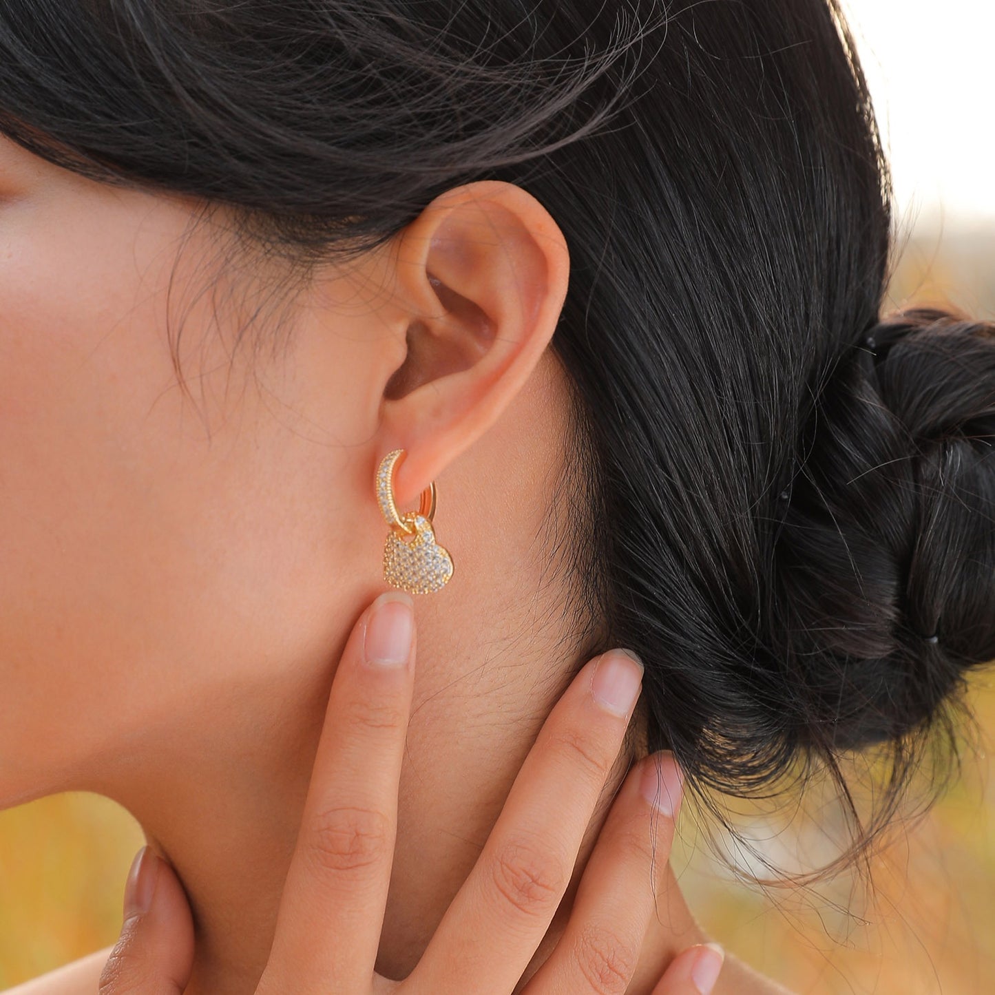 Pendientes de cobre con forma de corazón y circonitas cúbicas Kemstone para mujer – Elegante joyería de uso diario EBD-310