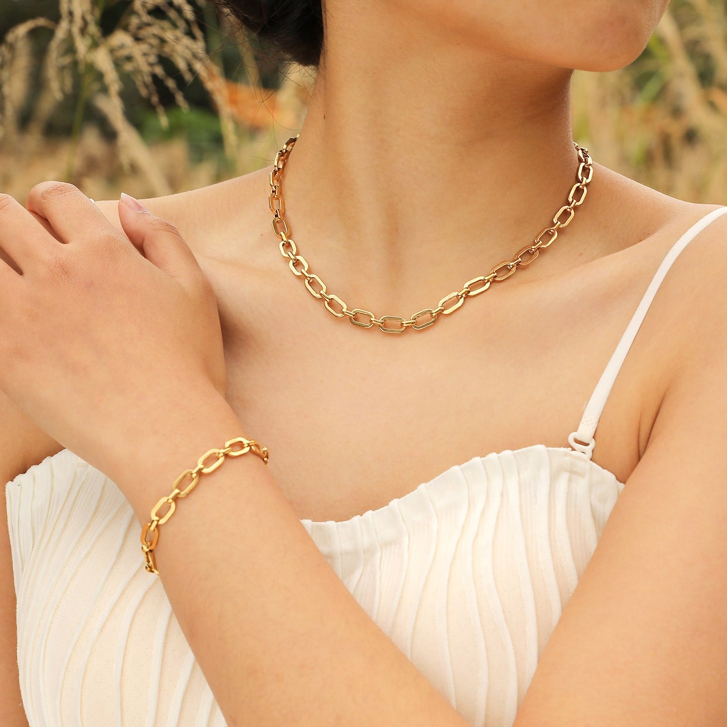 Conjunto de cadena cruzada de acero inoxidable Kemstone: collar y pulsera minimalistas en tono dorado para una elegancia cotidiana BR-1763