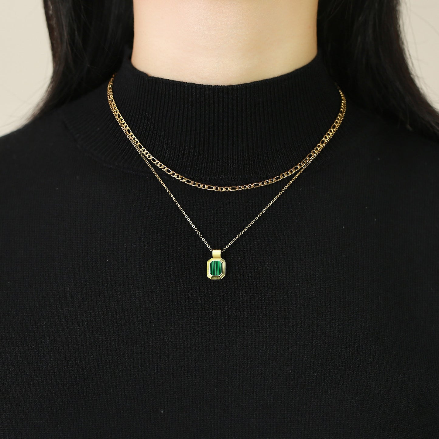 Collar Kemstone de acero inoxidable con placa cuadrada geométrica de doble capa - Colgante minimalista dorado para mujer NC-849