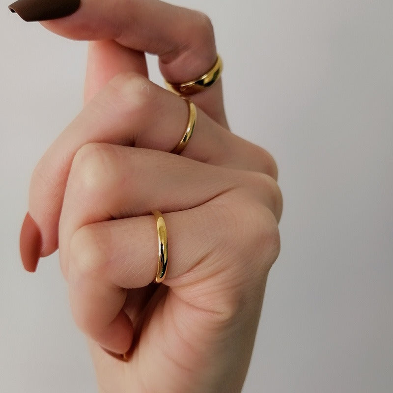 Anillos minimalistas de titanio Kemstone para pareja - Acabado dorado liso galvanizado R-001