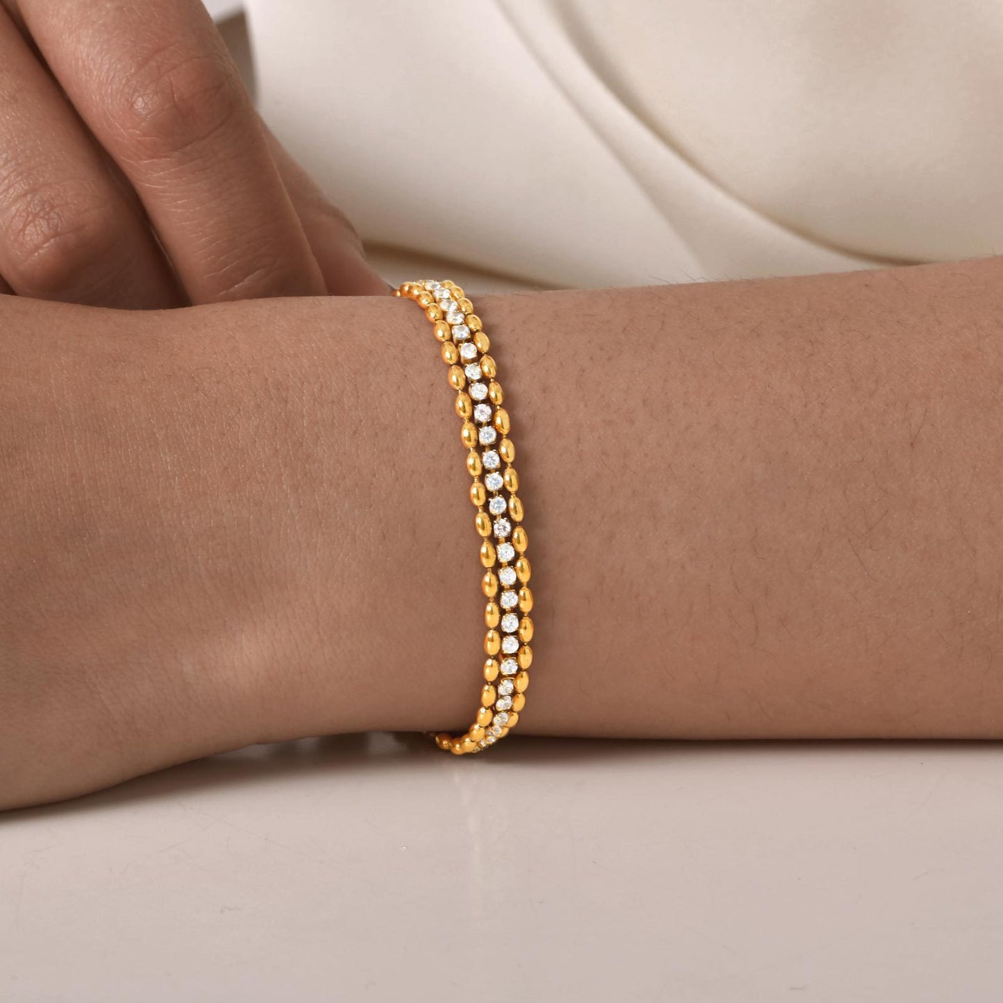 Pulsera Kemstone de acero inoxidable con doble hilera de cuentas de oliva y circonitas blancas | Diseño minimalista retro | Lujo ligero para combinar con otras prendas BR-2440