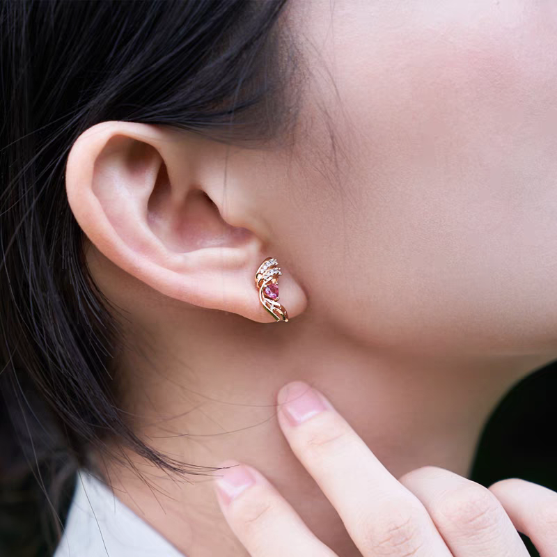Pendientes de estrella de turmalina rosa con alas de plata de ley, diseño original artesanal de Kemstone, StarFlair: un regalo de ensueño elegante, ligero y lujoso.