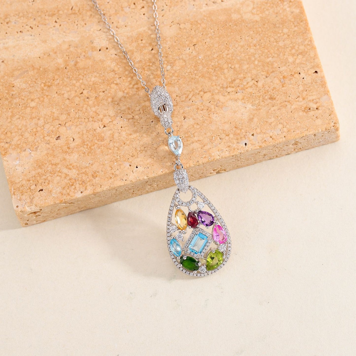 Collar con colgante de lágrima de topacio azul natural y piedras preciosas multicolores, diseño original artesanal de Kemstone | Plata de ley S925 | Cadena de 45 cm