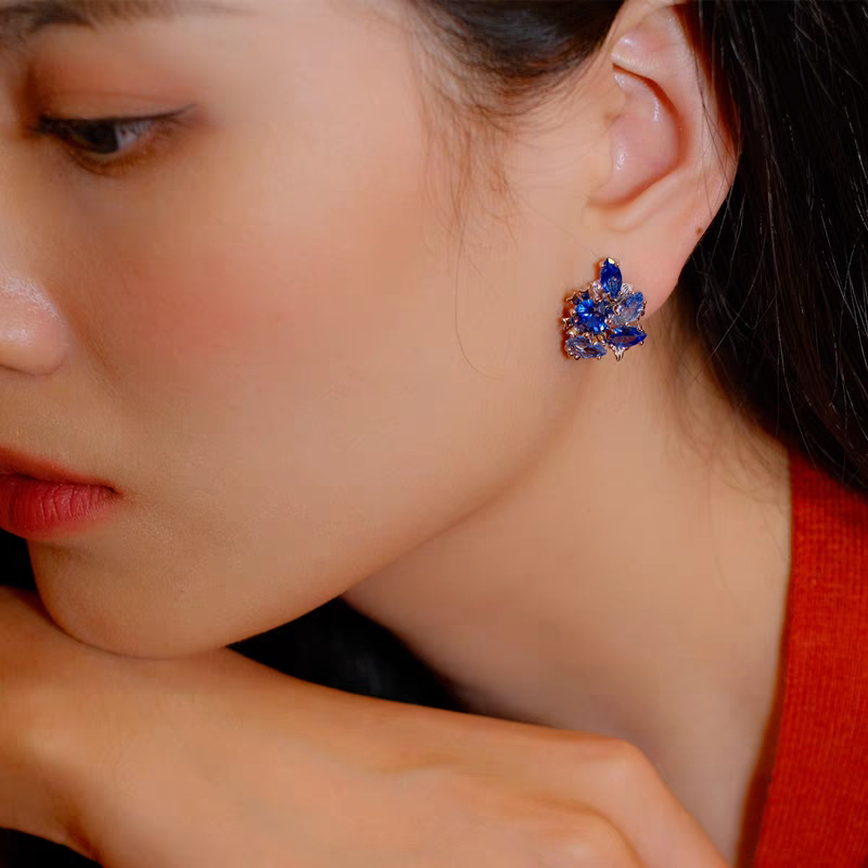 Pendientes de ola de marea de diseño original hechos a mano por Kemstone: pendientes de plata de ley bañados en oro con piedras preciosas marquesas azules vintage.