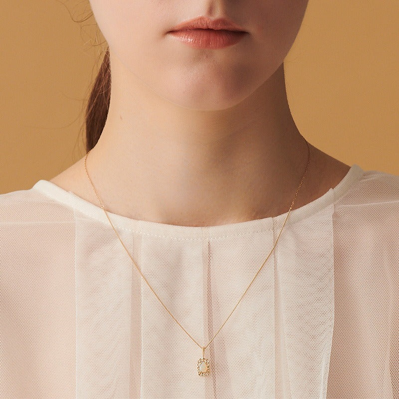 Collar con colgante de ópalo vintage, diseño original artesanal de Kemstone - Diseño intrincado de plata S925 bañado en oro, 45 cm