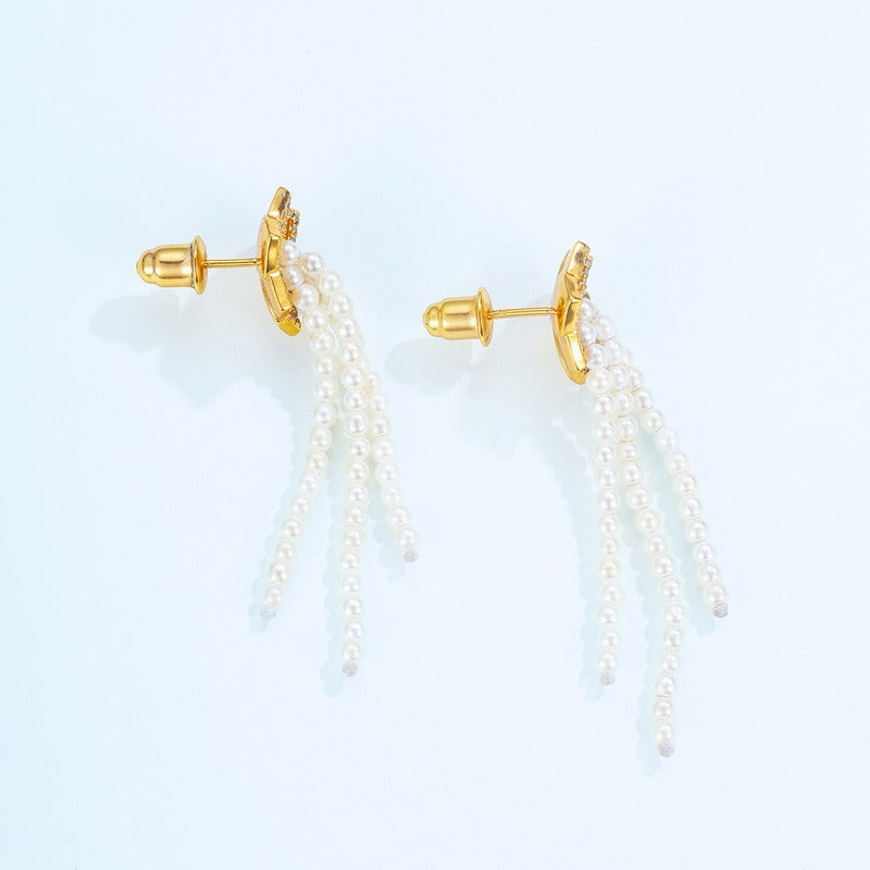 Pendientes largos con borlas de perlas, diseño original y moderno, hechos a mano por Kemstone - Plata S925 con baño de oro de 10 quilates.