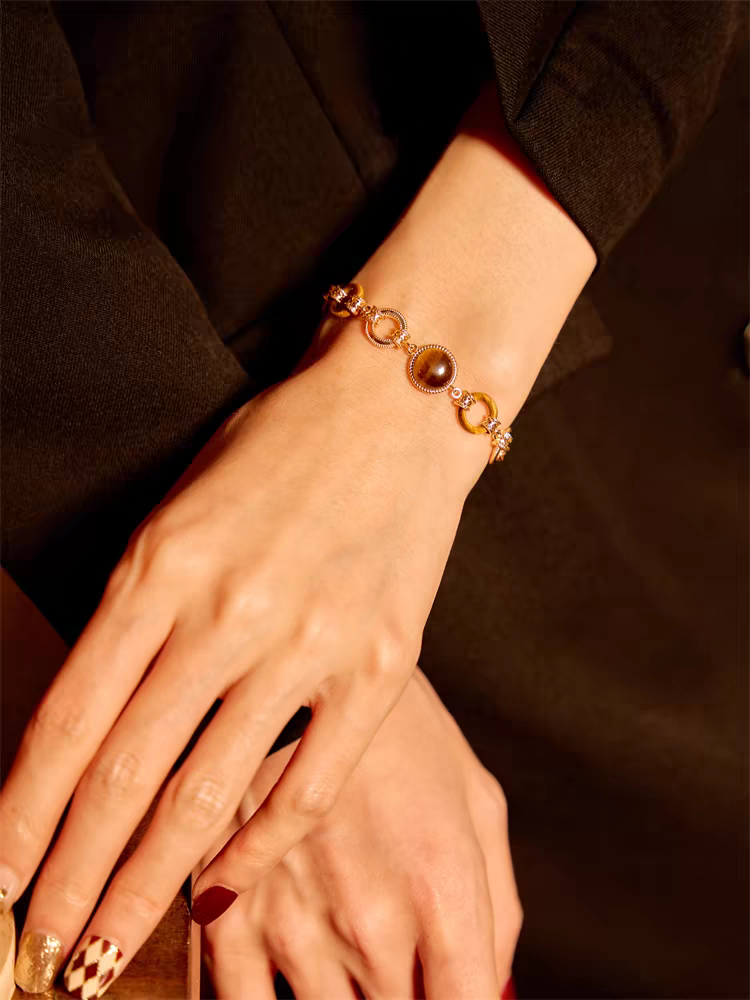 Pulsera de ojo de tigre luminoso, diseño original artesanal de Kemstone - Diseño vintage, plata de ley 925 con baño de oro, ajustable de 140 mm a 180 mm