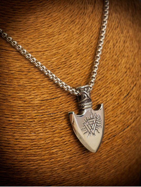 Kemstone Norse Oathbreaker Fang Pendant Necklace – Titanium Steel Viking Symbol NWN527034