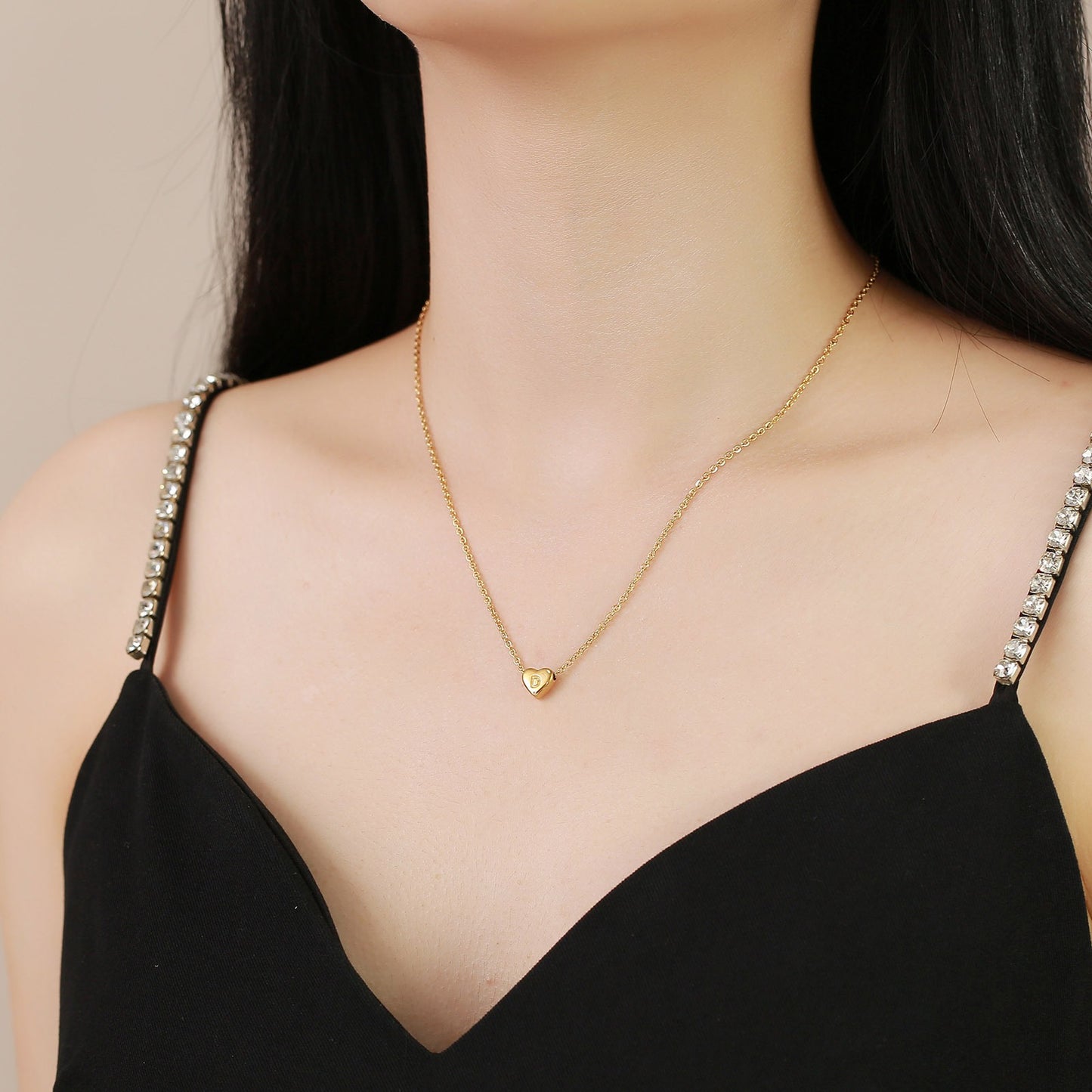 Collar de acero inoxidable Kemstone con letras de corazón - Colgante de amor con 26 letras del alfabeto PN-1670