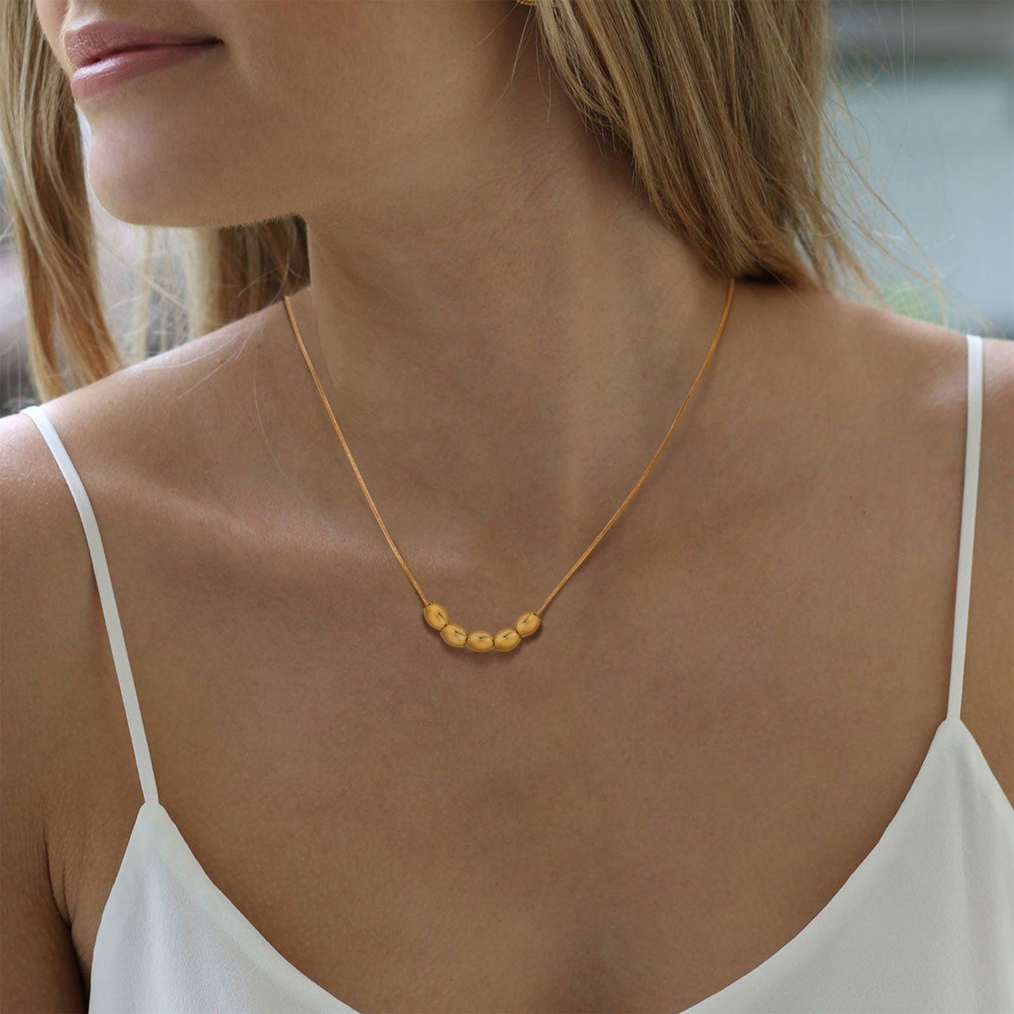 Collar de cadena de serpiente redonda de acero inoxidable Kemstone con detalles de cuentas de mijo - Elegancia dorada para todos los días NC-1391