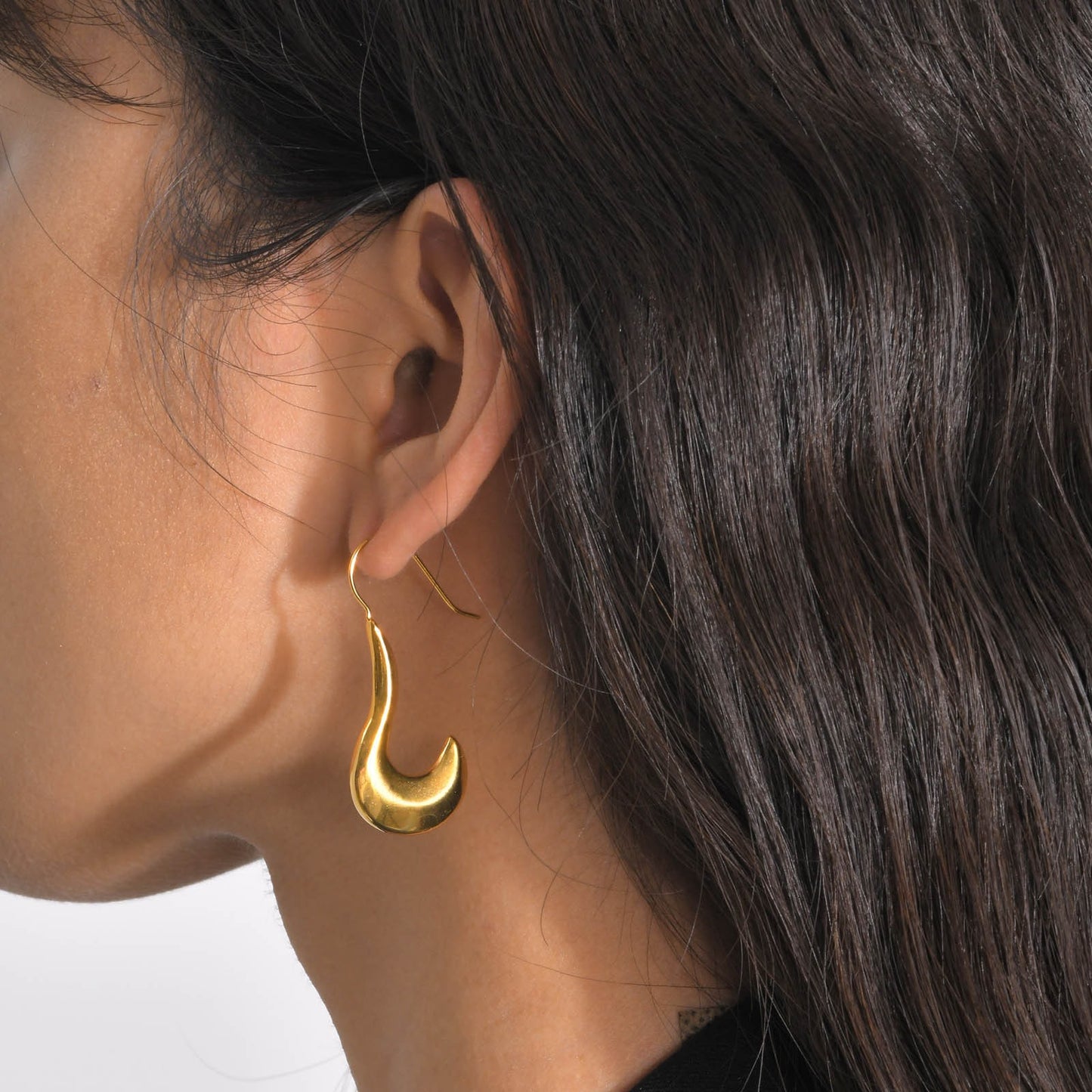 Pendientes Kemstone de acero inoxidable con forma de U retorcida | Detalle en V martillado y elegancia cotidiana EH-633