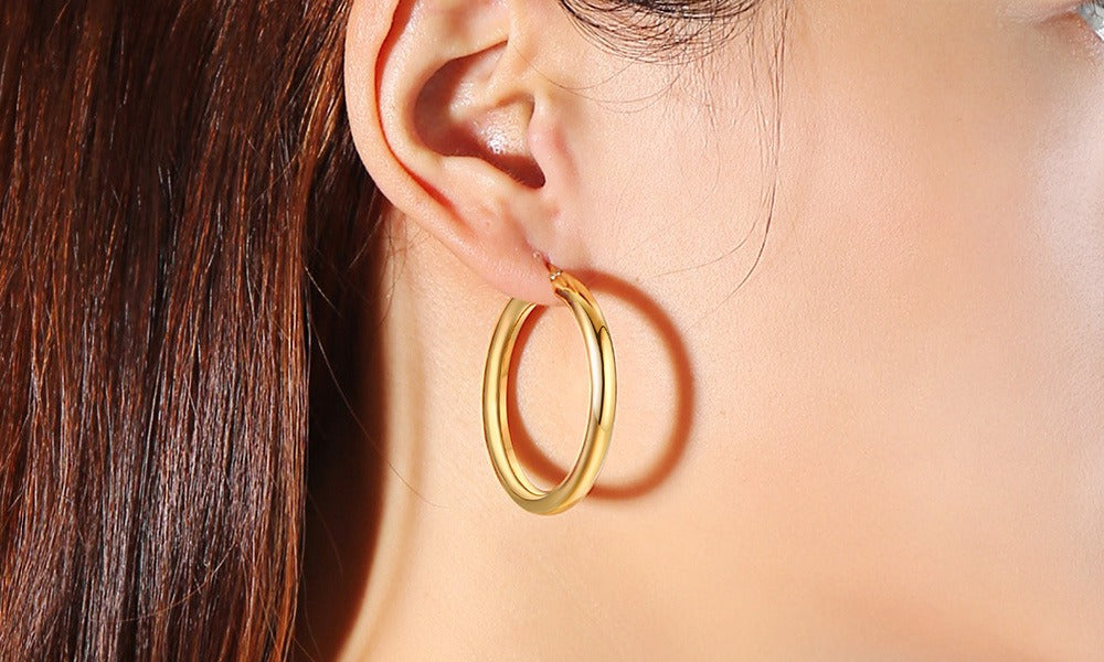Aros minimalistas de acero y titanio Kemstone para mujer: oro y plata - Elegancia ligera y cotidiana EH-239