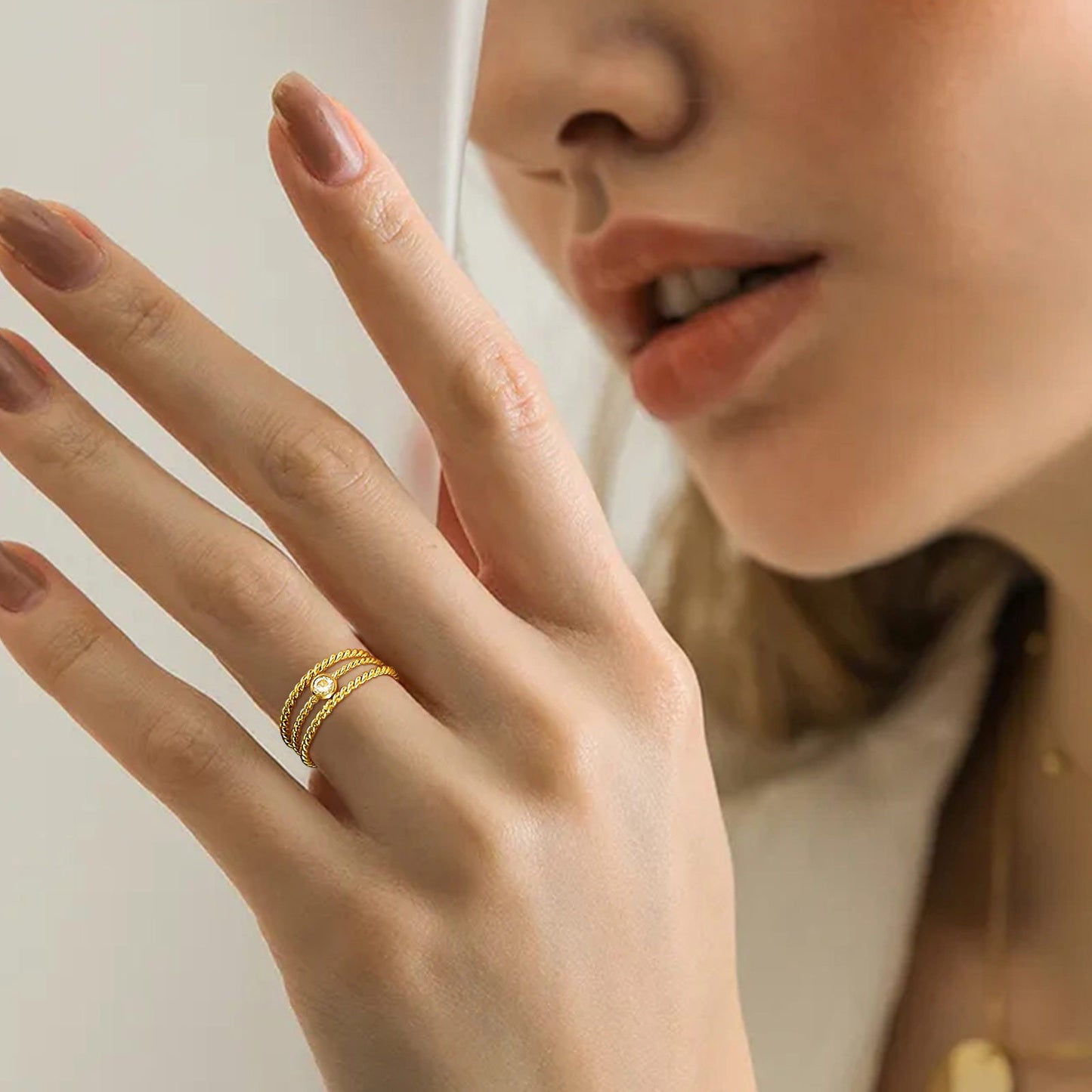 Anillo de acero de titanio trenzado Kemstone - Diseño minimalista en espiral para mujer R243