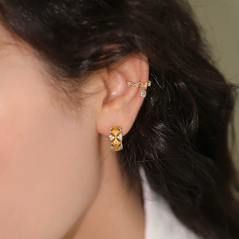 Pendientes de aro vintage estilo italiano de plata de ley 925 bañados en oro para mujer con circonita blanca NWE-0512286