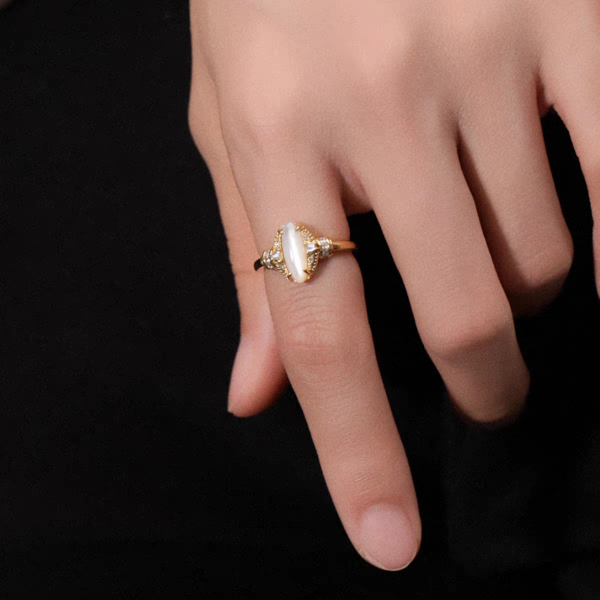 Kemstone White Shell Ring – 925 Silver Gold Plated Vintage Cubic Zirconia Stacking Ring EM-LXR216