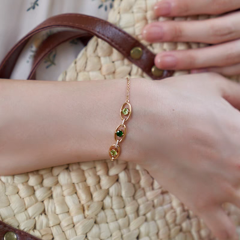 Pulsera Nomeolvides de diseño original artesanal de Kemstone | Plata de ley 925 | Fluorita transparente y piedra de oliva | Elegante pulsera de inspiración vintage para mujer