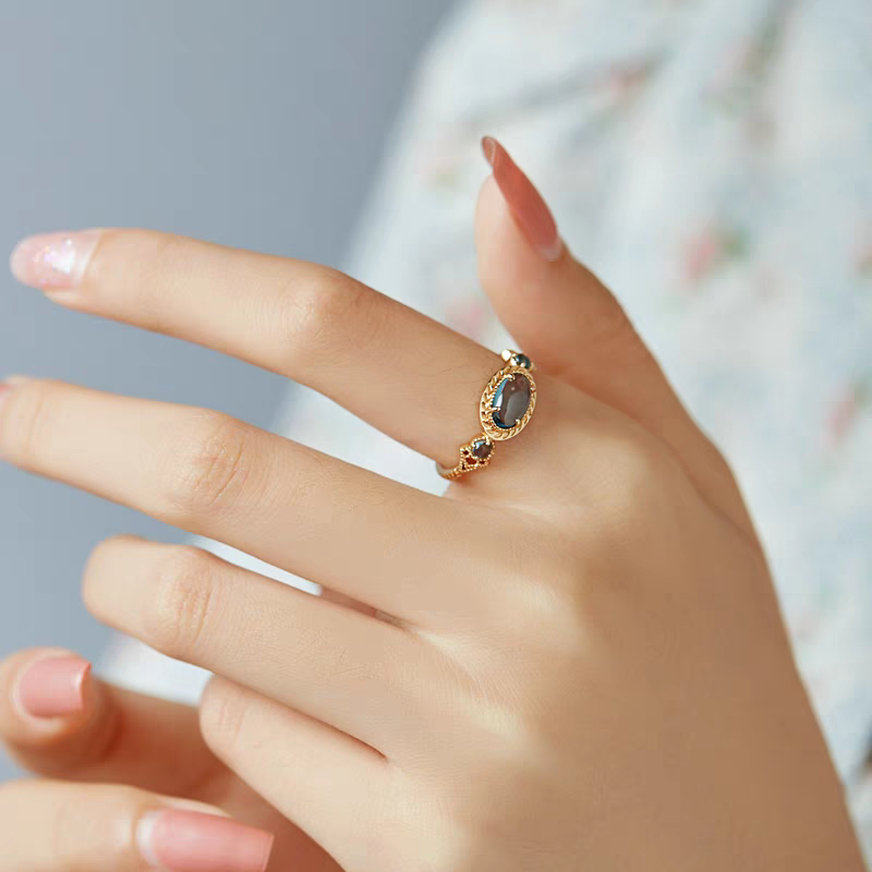 Anillo de topacio vintage "Isla de la Soledad" de Kemstone — Plata de ley 925 con baño de oro vermeil, anillo minimalista ajustable y llamativo EMR-521159