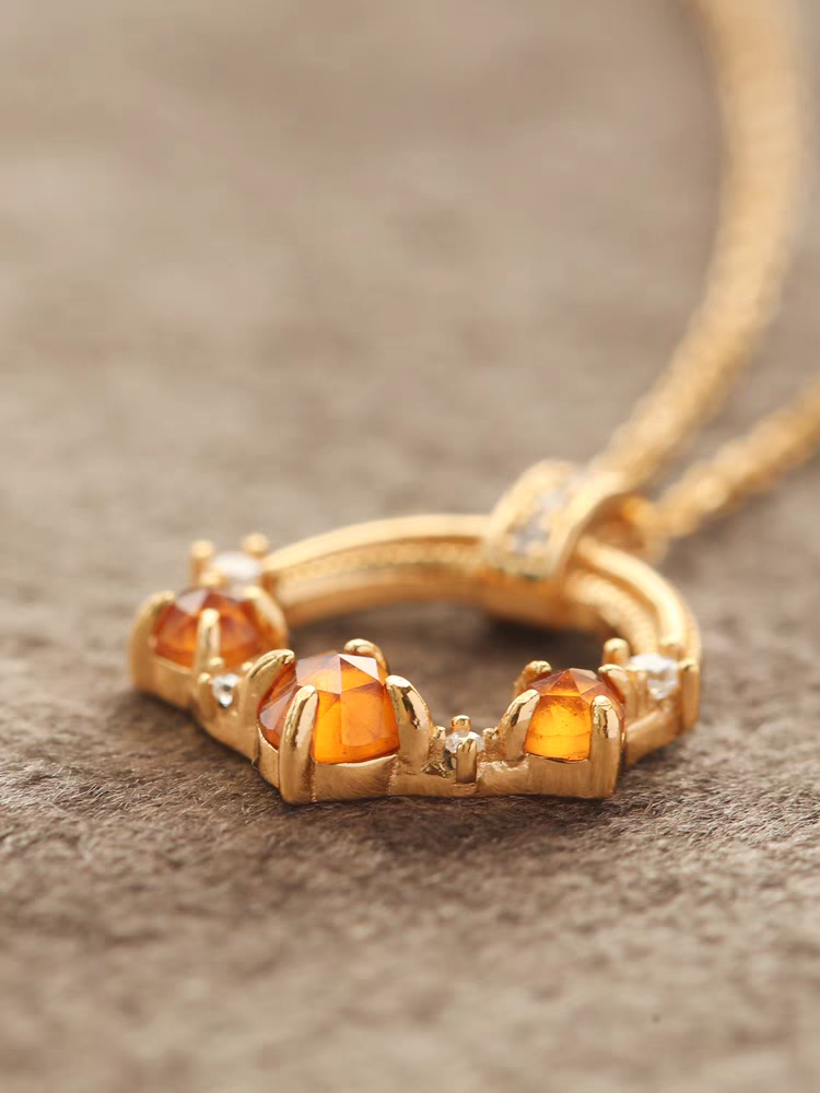 Collar de granate "Sol Fantasma" de diseño original artesanal de Kemstone - Plata de ley 925 con baño de oro, cadena de 45 cm EMN-820198