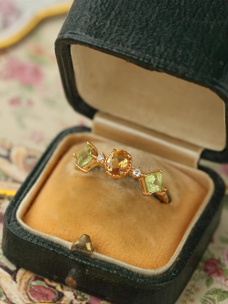 Anello con fiore di canola dal design originale e artigianale Kemstone - Citrino e peridoto, argento sterling placcato oro, regolabile, design vintage