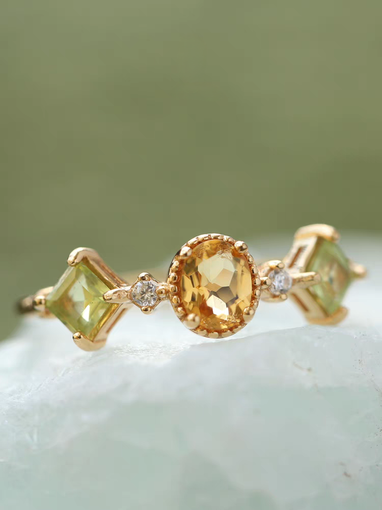Anello con fiore di canola dal design originale e artigianale Kemstone - Citrino e peridoto, argento sterling placcato oro, regolabile, design vintage