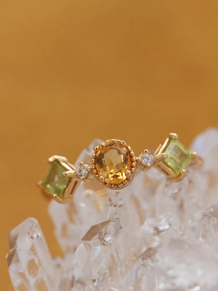 Anello con fiore di canola dal design originale e artigianale Kemstone - Citrino e peridoto, argento sterling placcato oro, regolabile, design vintage