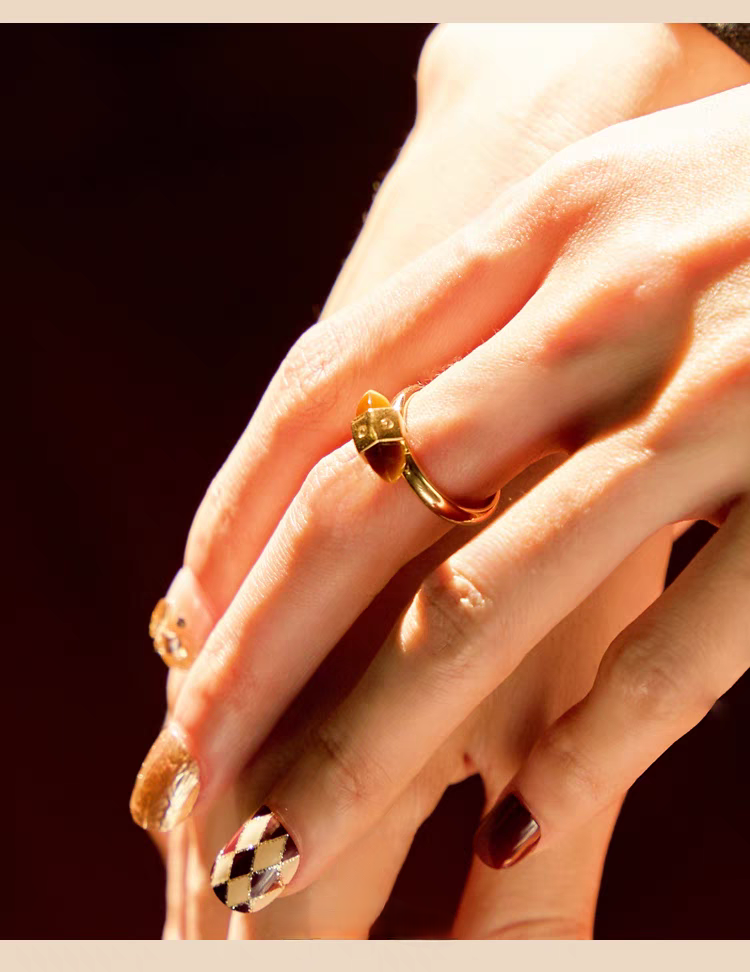 Anillo de ojo de tigre de plata de ley 925 bañado en oro con circonita cúbica, diseño original "Anillos Luminosos", hecho a mano, estilo vintage, hecho a mano, con diseño minimalista francés para mujer.
