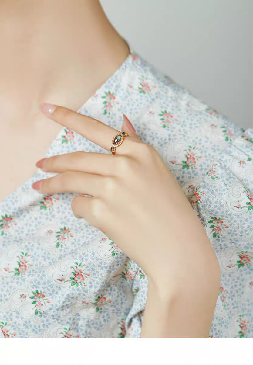 Anillo de topacio vintage "Isla de la Soledad" de Kemstone — Plata de ley 925 con baño de oro vermeil, anillo minimalista ajustable y llamativo EMR-521159