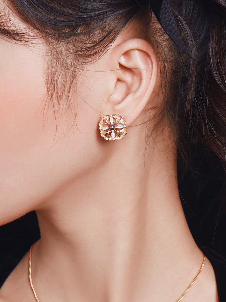 Orecchini a bottone vintage con perle "Golden Ginkgo" di Kemstone, realizzati a mano e dal design originale - Argento 925 e placcato oro, design retrò a forma di foglia