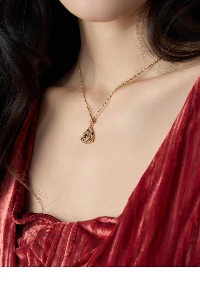 Collar de granate triangular «Culaccino» de Kemstone – Colgante vintage de plata 925 bañado en oro EMN-24244