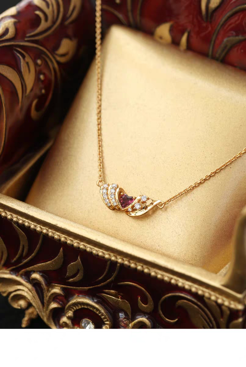 Collar de estrella danzante de diseño original hecho a mano por Kemstone: colgante de ala de turmalina rosa en plata de ley 925 bañada en oro con circonitas cúbicas. Un regalo elegante y delicado para mujer.