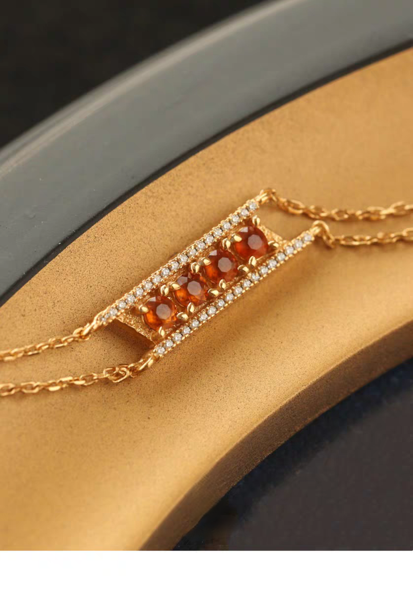 Pulsera Eternal Sunset, diseño original artesanal de Kemstone: pulsera de plata de doble capa con granate espesartina y circonita cúbica.