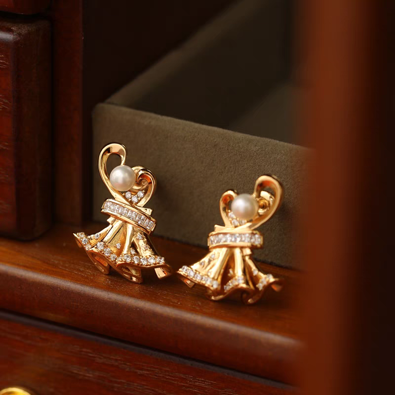Pendientes Glaimore de estilo vestido de gala, hechos a mano por Kemstone, con diseño original. Pendientes colgantes de perla y circonita cúbica bañados en oro en plata de ley 925. Joyas de novia vintage para mujer.