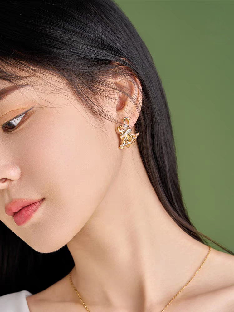 Pendientes Glaimore de estilo vestido de gala, hechos a mano por Kemstone, con diseño original. Pendientes colgantes de perla y circonita cúbica bañados en oro en plata de ley 925. Joyas de novia vintage para mujer.