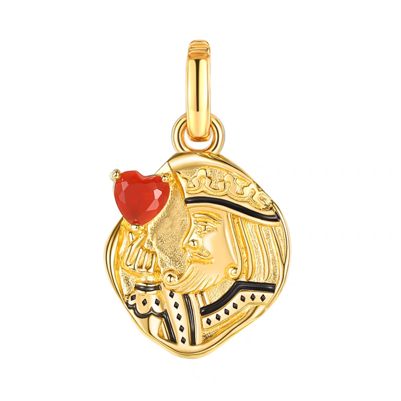 Collar con moneda vintage "El Corazón del Rey", diseño original artesanal de Kemstone. Colgante de corazón de póker con ágata roja y baño de oro en plata 925.
