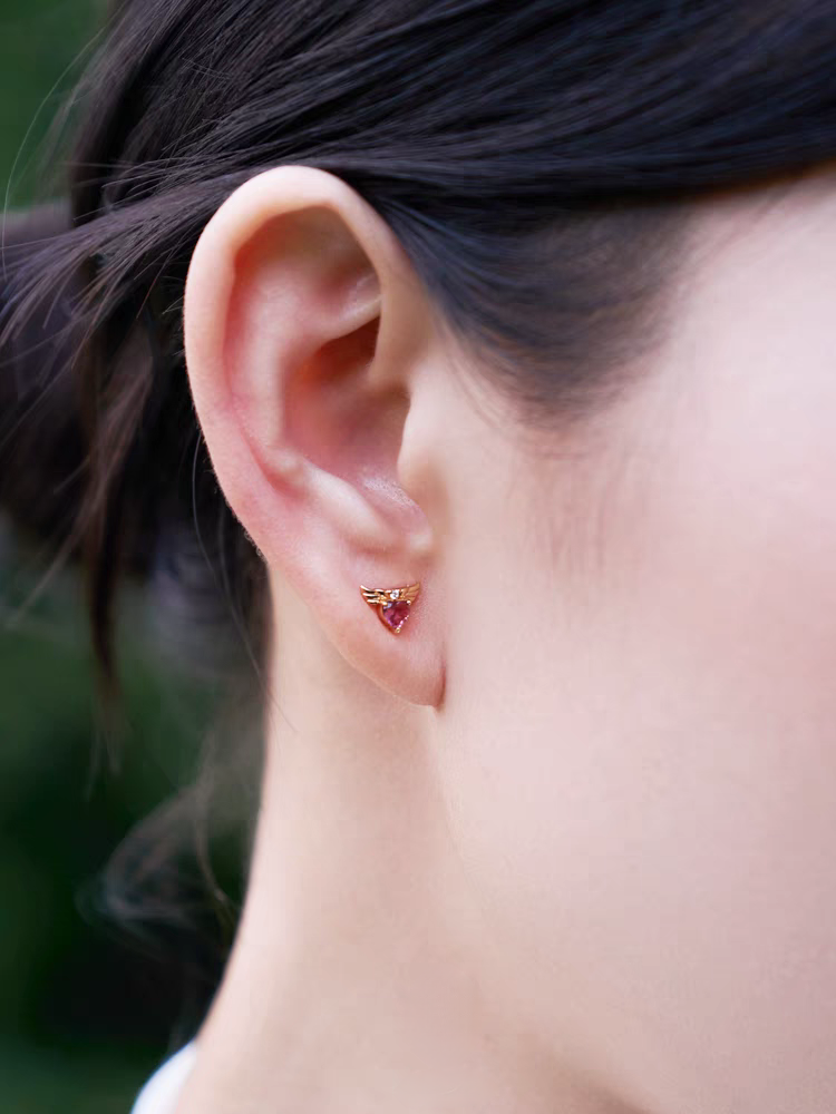 Orecchini a bottone a forma di cuore con ali stellari e tormalina rosa, realizzati a mano da Kemstone, originali - Mini orecchini a forma di cuore alato in argento 925