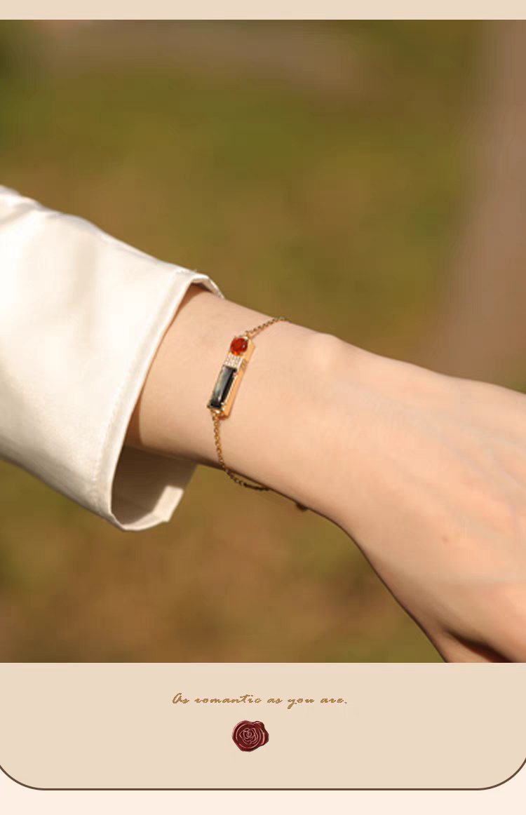 Pulsera de diseño original artesanal de Kemstone "Crepúsculo al atardecer" - Pulsera rectangular con colgante de granate y concha negra en plata de ley