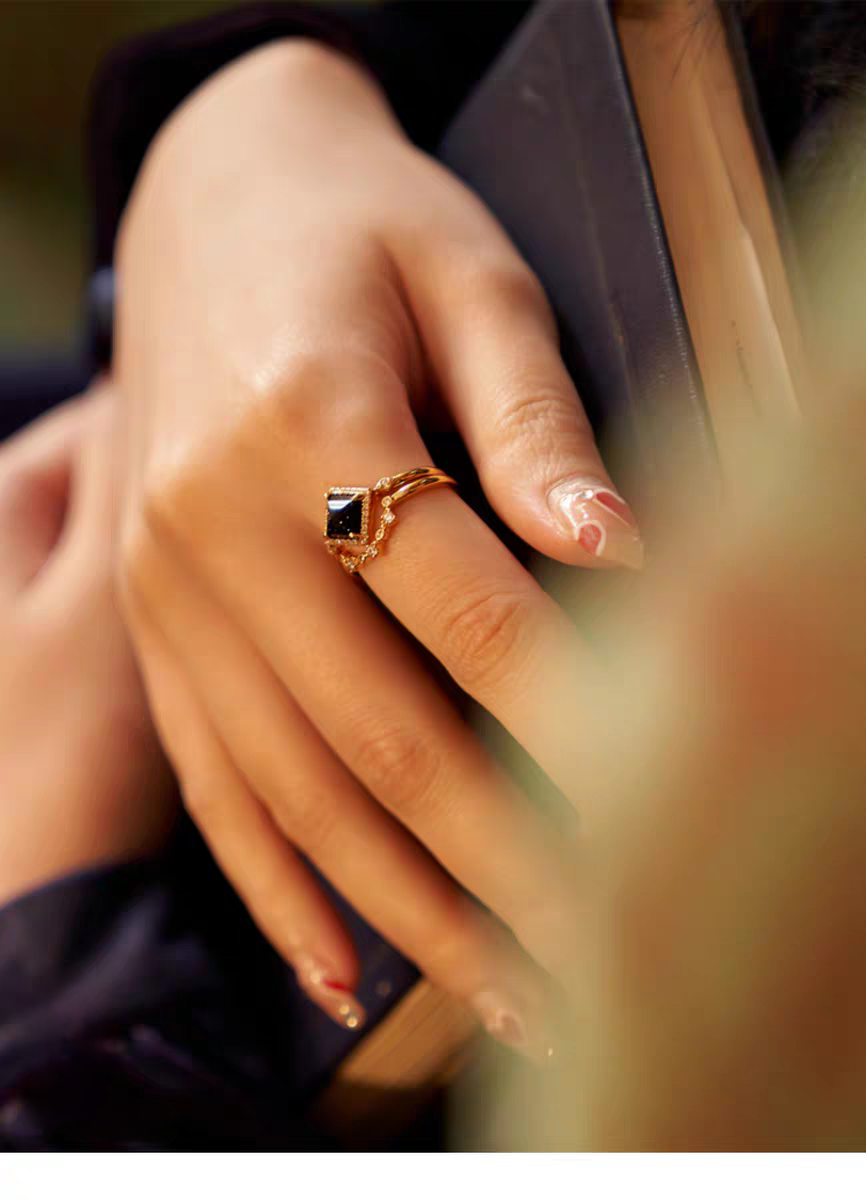 Anillo apilable vintage de plata de ley bañada en oro con diseño original de Kemstone: Atardecer y cielo estrellado.