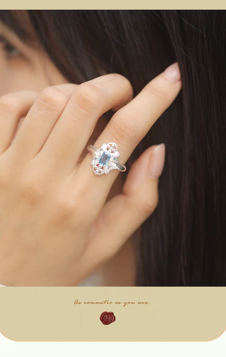 Anillo de espinela azul de inspiración vintage, diseño original artesanal de Kemstone: una pieza llamativa de plata de ley con elegancia arquitectónica.